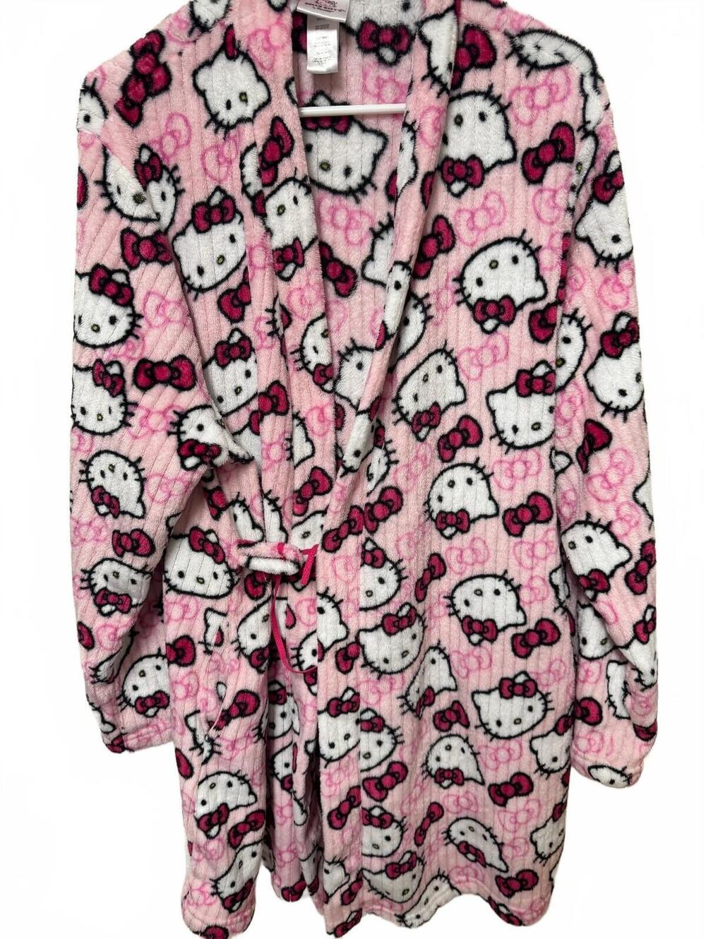 Hello Kitty by Sanrio Pink Plush Robe Women's Size 1X